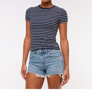 Abercrombie & Fitch.  The Mom Short. High Rise